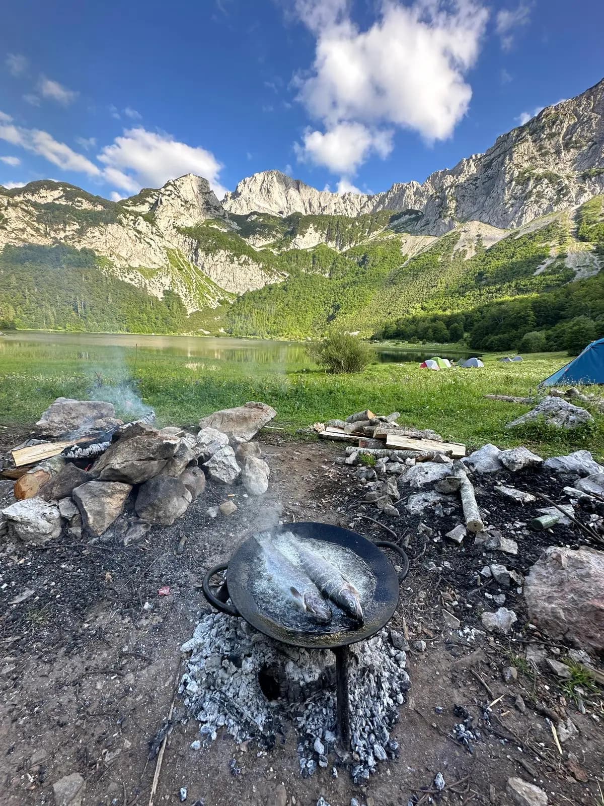 Ručak na Trnovačkom jezeru