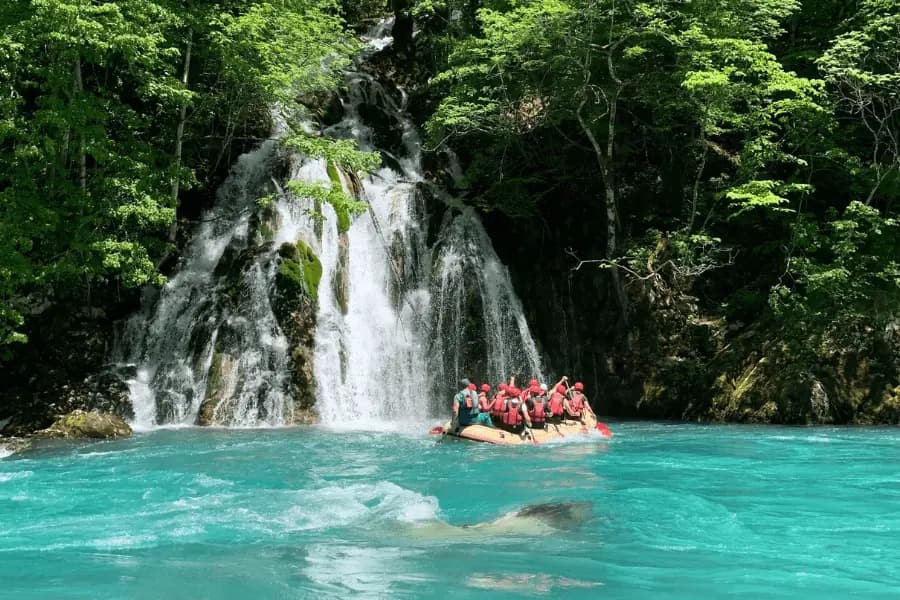 Rafting the Tara through the canyon – rapids, river and nature